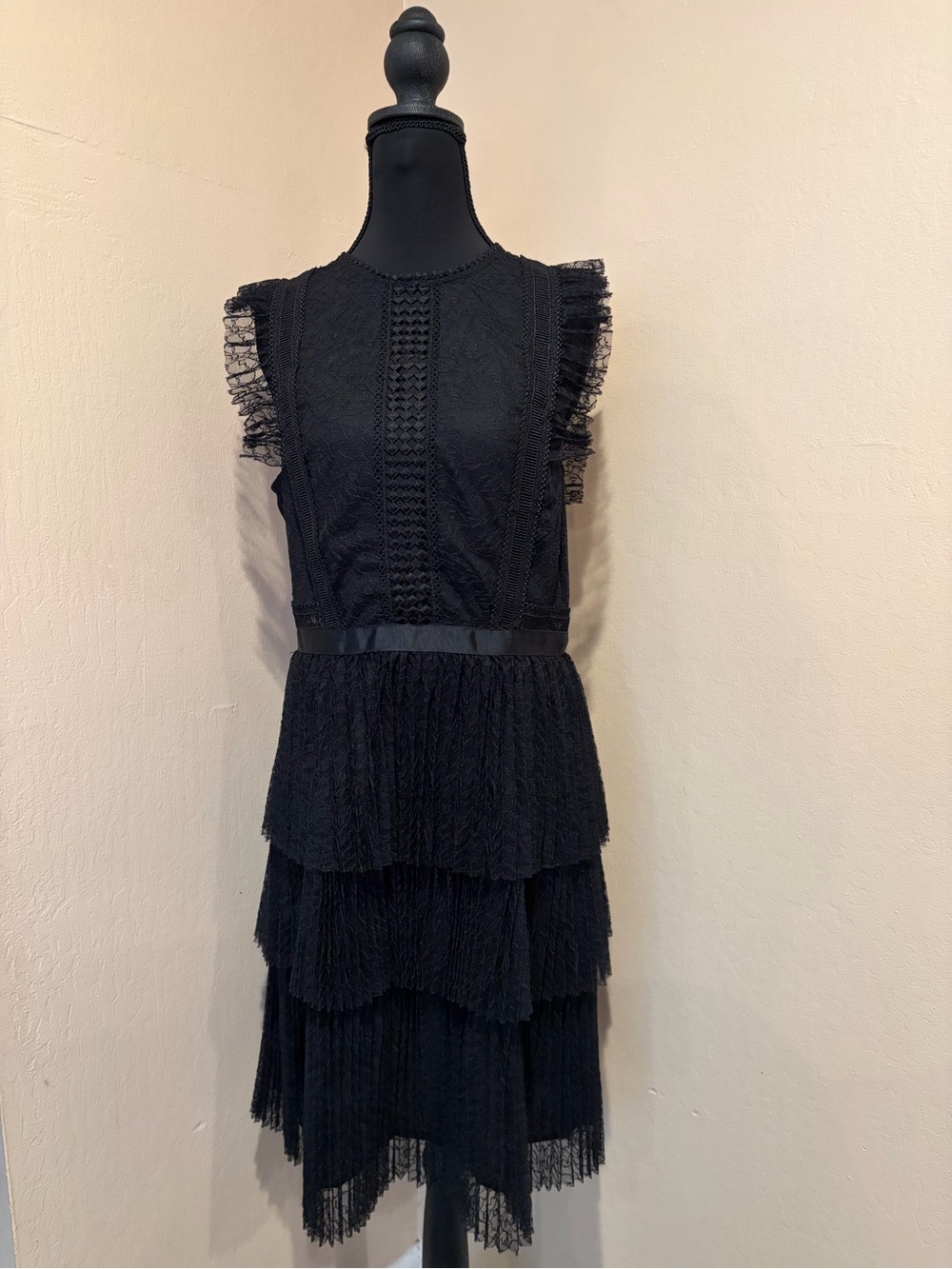 Heartloom Black Tiered Lace Midi Dress w/ Elegant Goth Vibes, size L